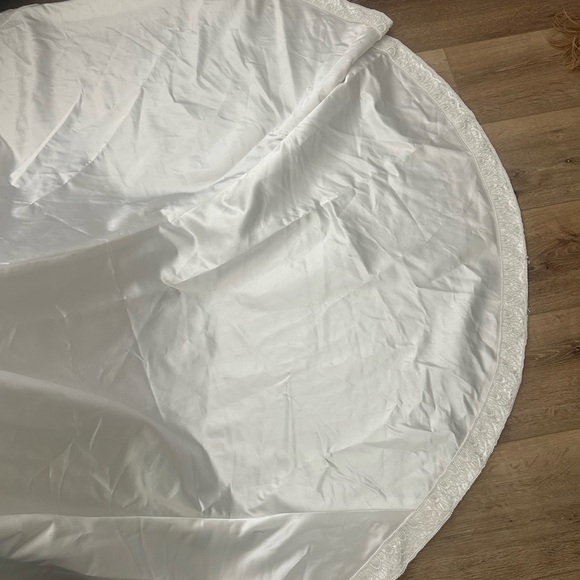 Demetrios Vintage Wedding Dress - Picture 13 of 16